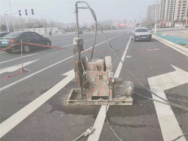 绵竹公路路面下沉沉降开裂注浆加固施工